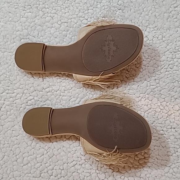 NWOT Zigi Soho Flat Sandals - Picture 4 of 4